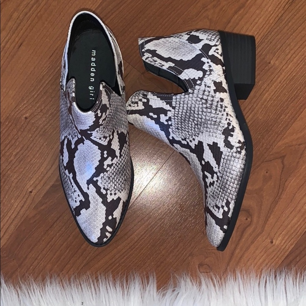 RELISTED SIZES 7.5 & 8.5 AVAILABLE Madden Girl Cut Out Snakeskin Booties - Picture 6 of 6